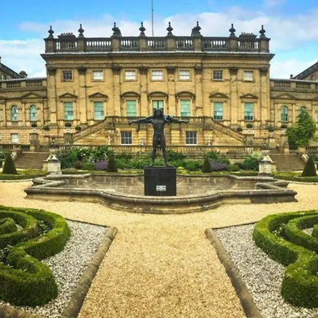 The Ivy - Near Roundhay Park * ليدز